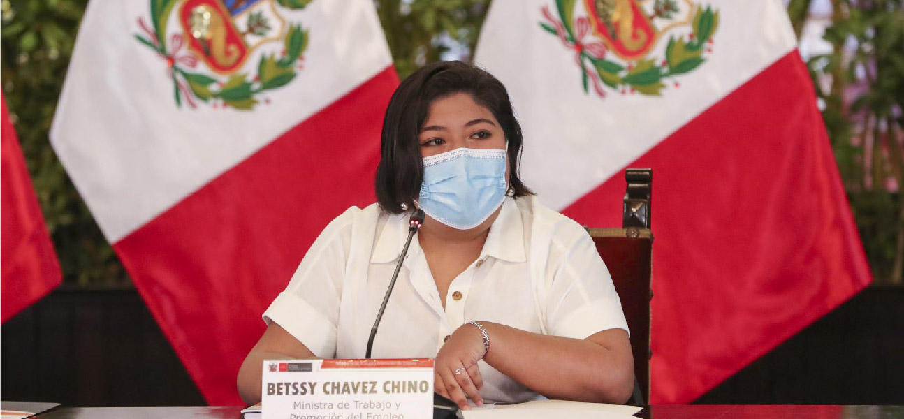 Ministra Betssy Chávez rechazó acusaciones por presunto plagio de tesis de pregrado